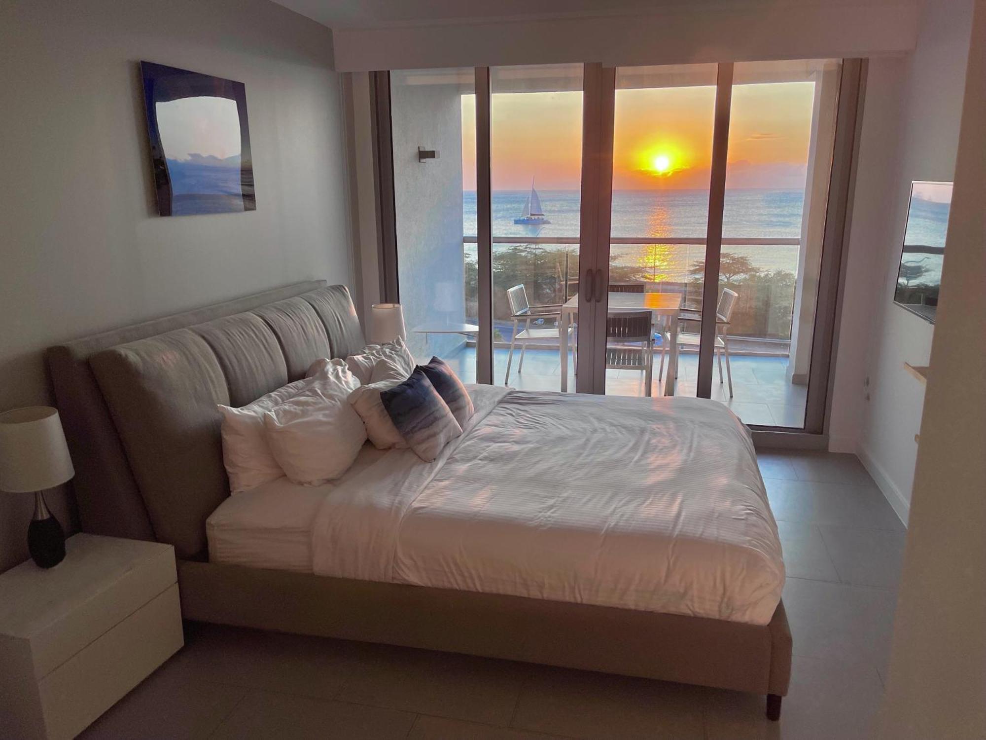 Azure Beach Residences Palm Beach Eksteriør bilde