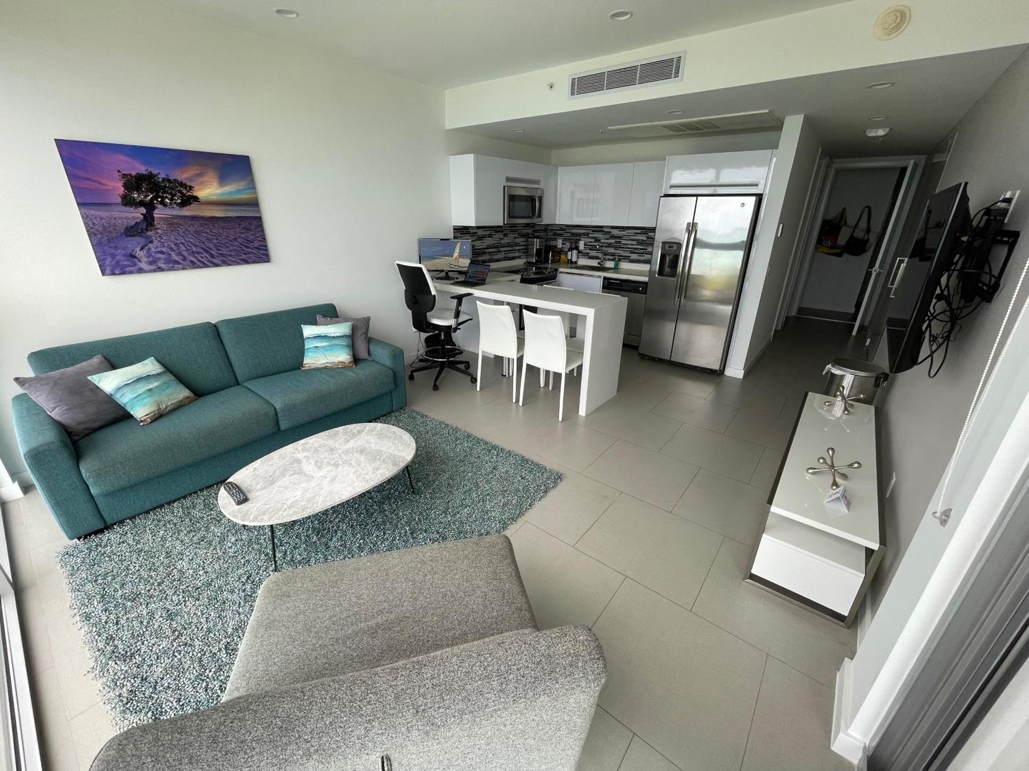 Azure Beach Residences Palm Beach Eksteriør bilde